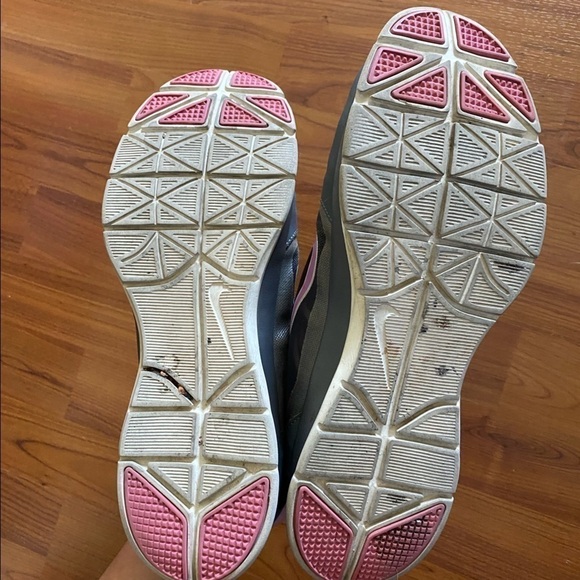 Nike Training Shoes | Gray & Pink | Size 11 - Picture 4 of 6